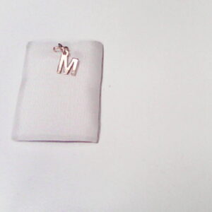 COLG. LETRA M BRILL O/A