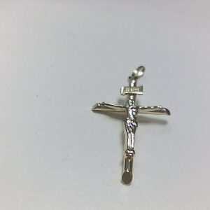 CRUZ O/A 9 KTS CON CRISTO BRAZO TRUNCADO