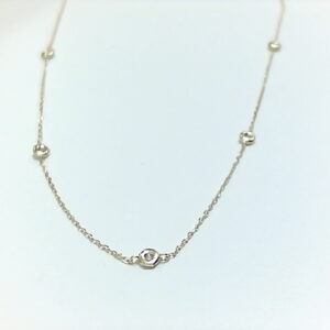 GA. BRILL. 0.05 CT 5 CHATONES